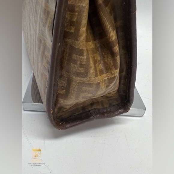 🤎SOLD🤎Fendi Pouch - Picture 6 of 14